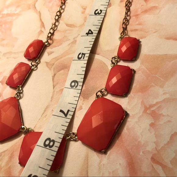 Coral statement necklace - Picture 5 of 5